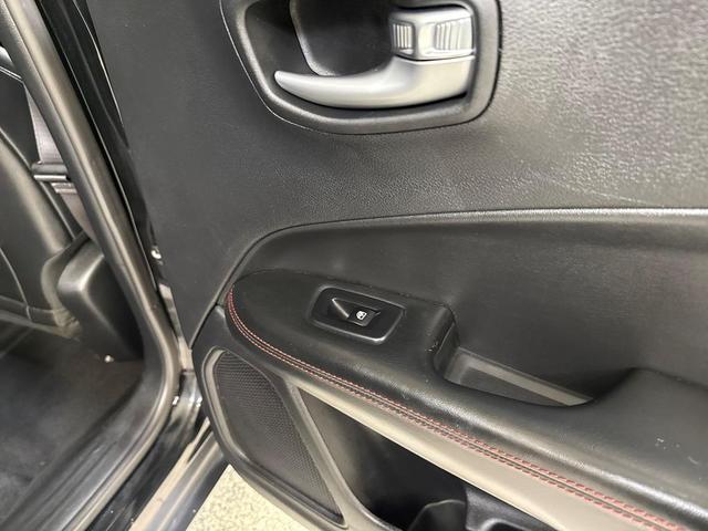 Photo of 2017 Diamond Black Crystal Pearlcoat Jeep New Compass
