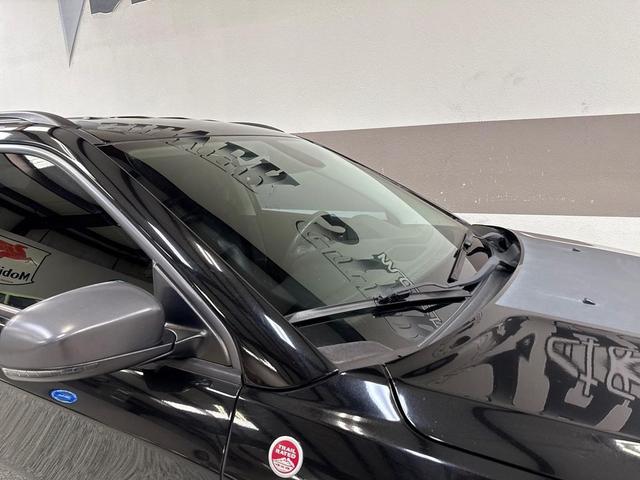 Photo of 2017 Diamond Black Crystal Pearlcoat Jeep New Compass