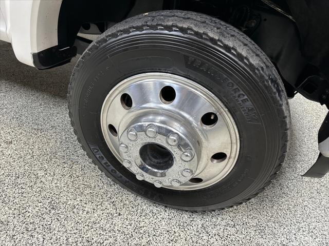 Photo of 2018 White Platinum Metallic Tri-Coat Ford F-450