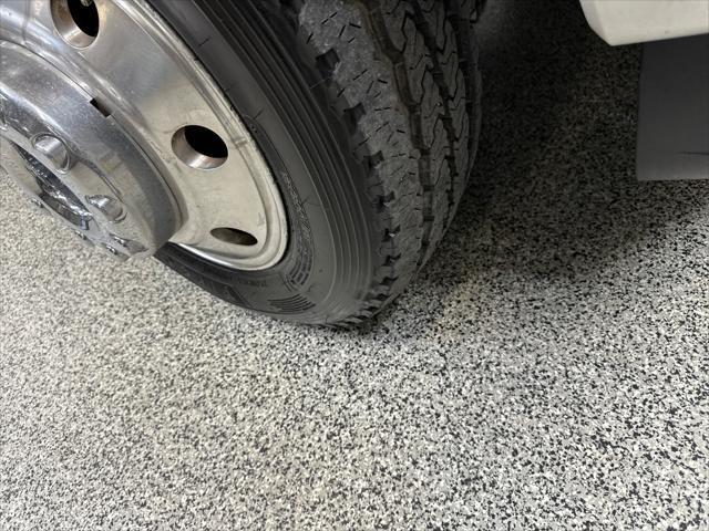Photo of 2018 White Platinum Metallic Tri-Coat Ford F-450