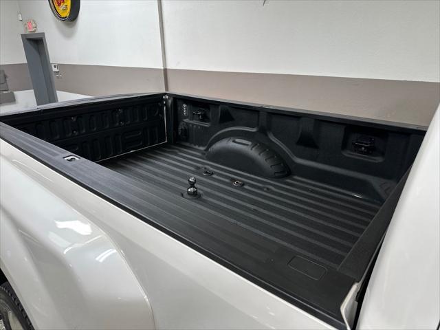 Photo of 2018 White Platinum Metallic Tri-Coat Ford F-450