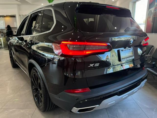 Photo of 2021 Black Sapphire Metallic BMW X5