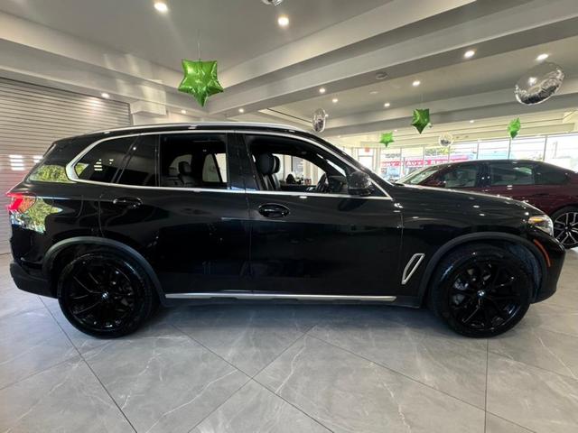 Photo of 2021 Black Sapphire Metallic BMW X5