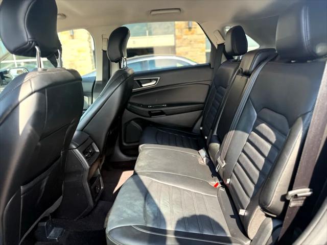 Photo of 2016 Shadow Black Ford Edge