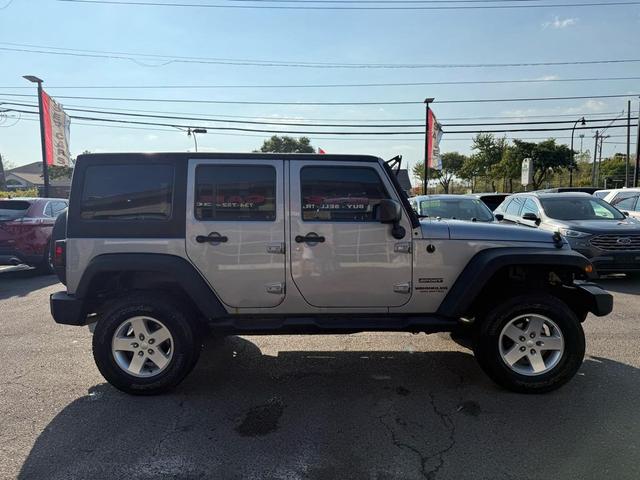 Photo of 2014 grey Jeep Wrangler Unlimited