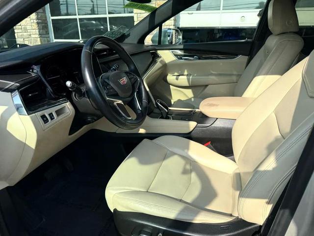 Photo of 2017 Gold Cadillac XT5