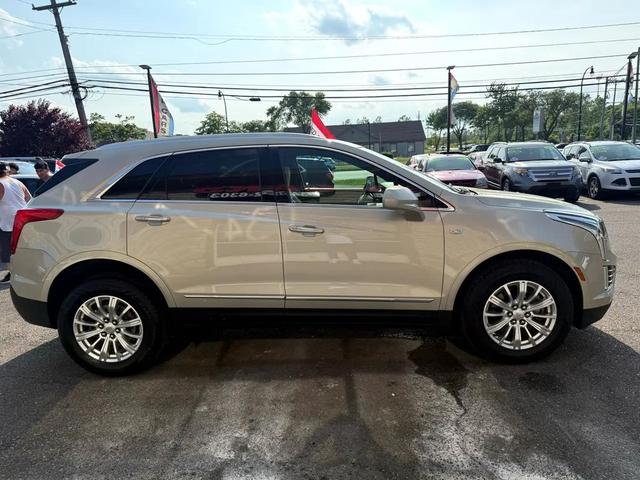 Photo of 2017 Gold Cadillac XT5