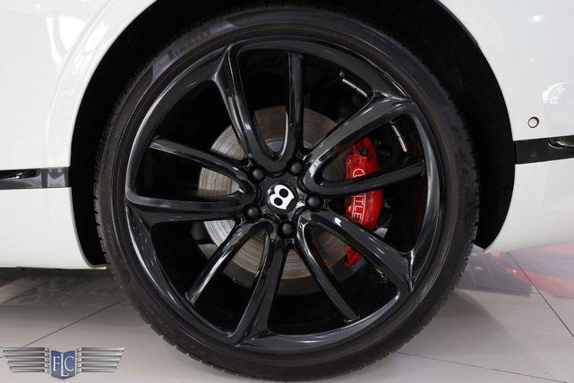 Photo of 2022 Glacier White Bentley Continental GT