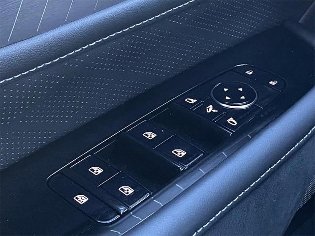 Photo of 2025 2t Grand Blue INFINITI QX80