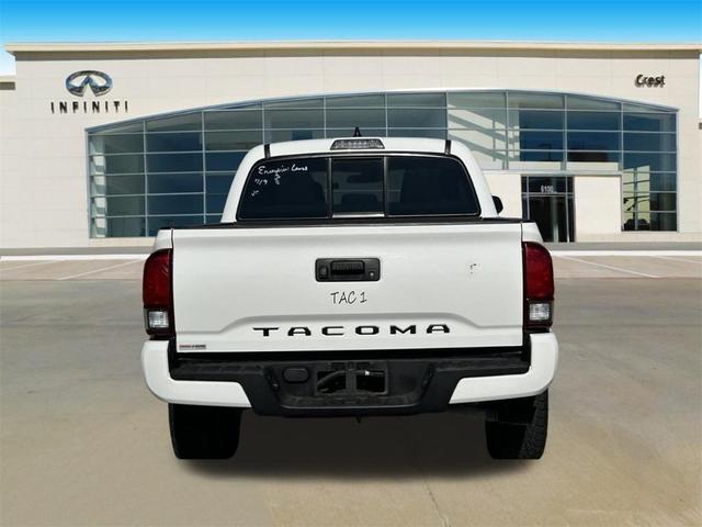 Photo of 2022 White Toyota Tacoma