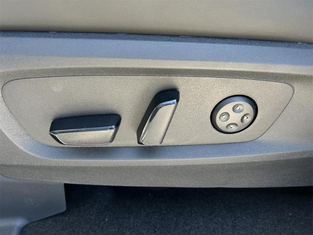 Photo of 2026 Radiant White INFINITI QX60