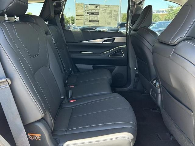 Photo of 2026 Radiant White INFINITI QX60