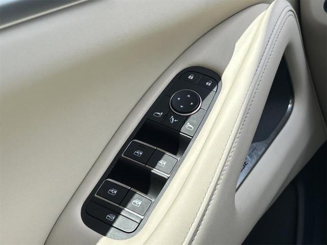 Photo of 2025 Majestic White INFINITI QX60