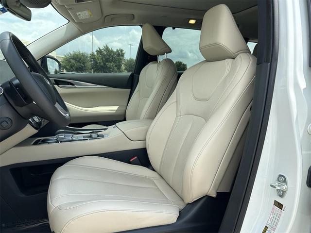 Photo of 2025 Majestic White INFINITI QX60