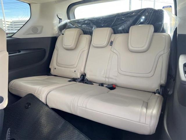 Photo of 2025 Radiant White INFINITI QX80