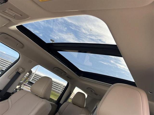 Photo of 2025 Radiant White INFINITI QX80