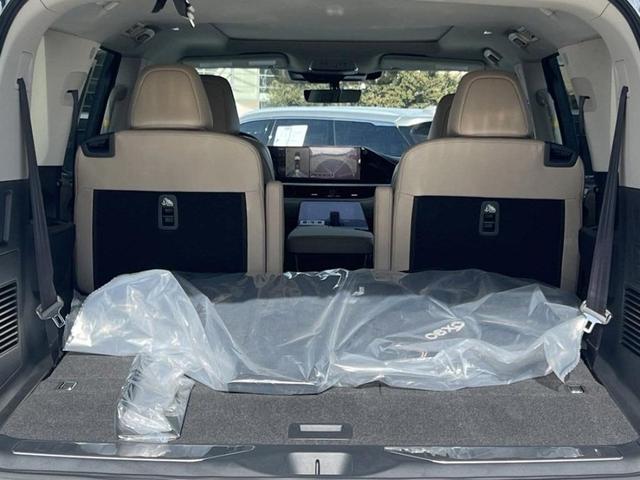 Photo of 2025 Radiant White INFINITI QX80