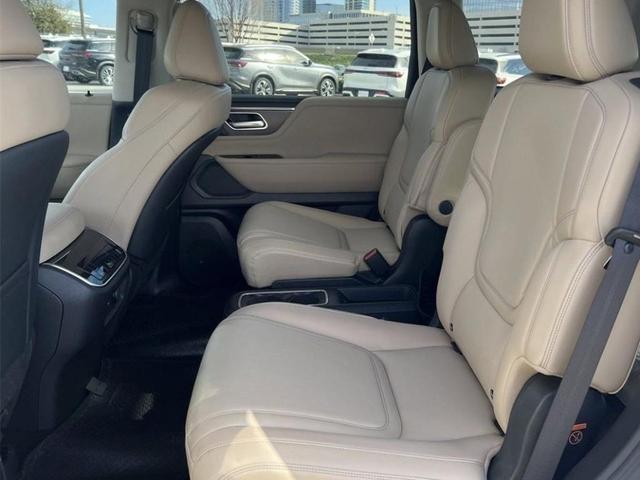 Photo of 2025 Radiant White INFINITI QX80