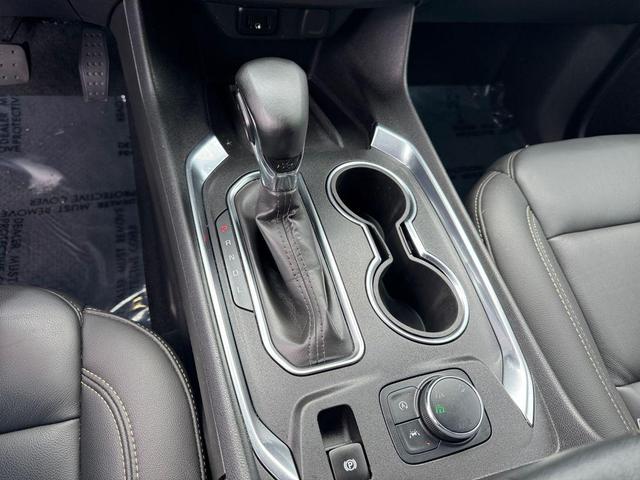 Photo of 2023 Silver Sage Metallic Chevrolet Traverse