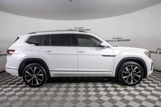 Photo of 2025 Opal White Pearl Volkswagen Atlas