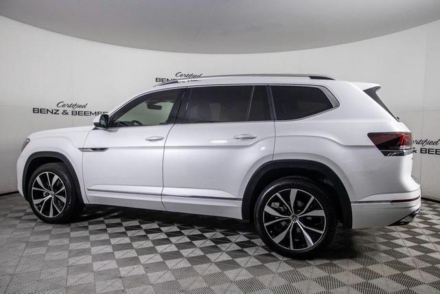 Photo of 2025 Opal White Pearl Volkswagen Atlas