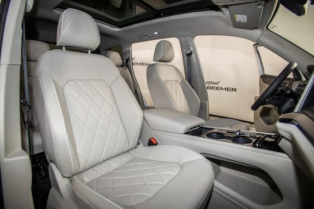 Photo of 2025 Opal White Pearl Volkswagen Atlas
