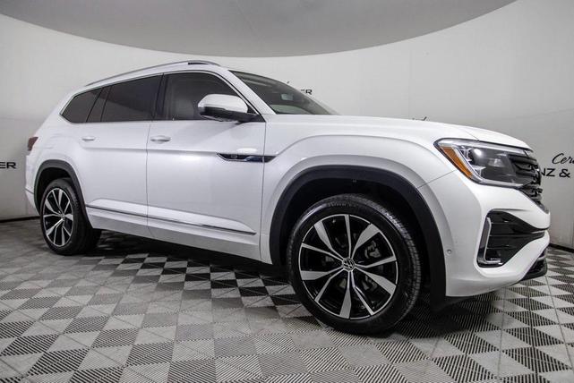 Photo of 2025 Opal White Pearl Volkswagen Atlas
