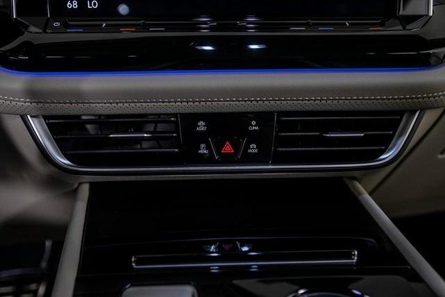 Photo of 2025 Opal White Pearl Volkswagen Atlas
