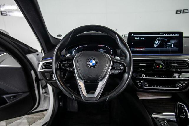 Photo of 2022 Alpine White BMW 530