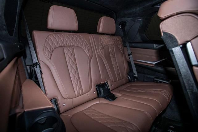 Photo of 2025 Mineral White Metallic BMW X7