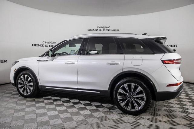 Photo of 2022 Pristine White Metallic Tri-Coat Lincoln Corsair