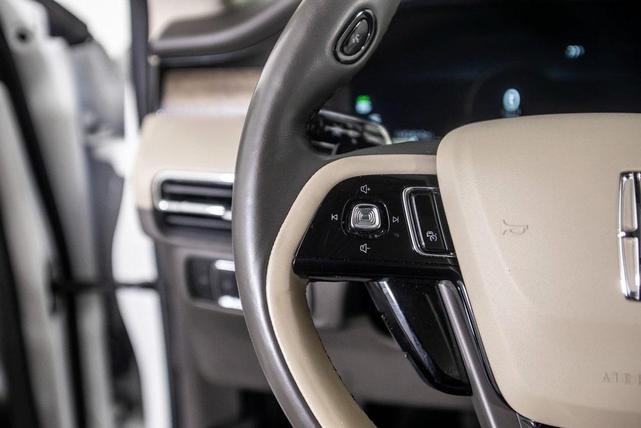 Photo of 2022 Pristine White Metallic Tri-Coat Lincoln Corsair