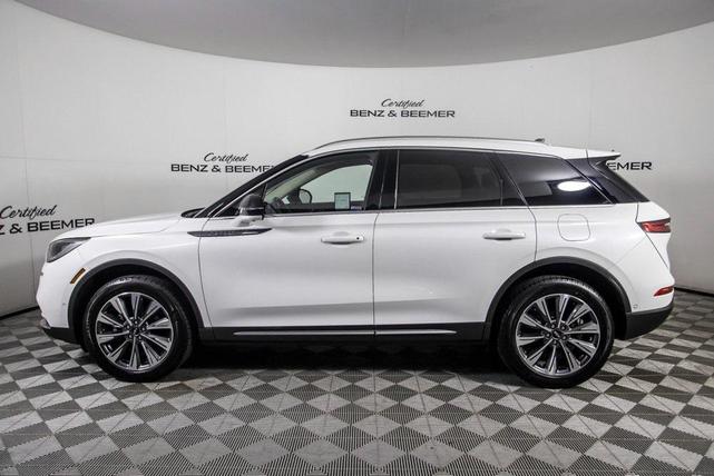 Photo of 2022 Pristine White Metallic Tri-Coat Lincoln Corsair