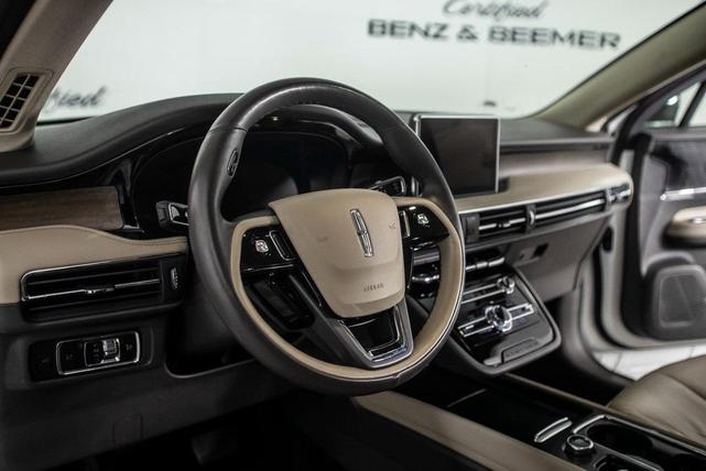 Photo of 2022 Pristine White Metallic Tri-Coat Lincoln Corsair