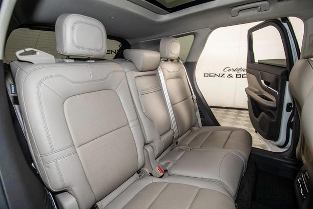 Photo of 2022 Pristine White Metallic Tri-Coat Lincoln Corsair