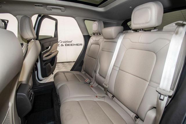 Photo of 2022 Pristine White Metallic Tri-Coat Lincoln Corsair