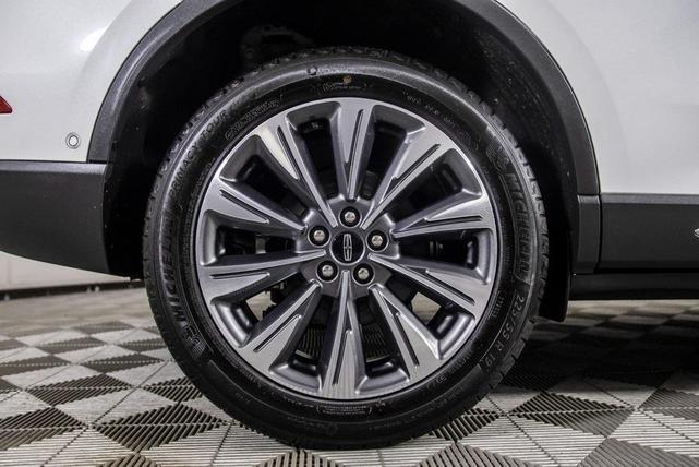 Photo of 2022 Pristine White Metallic Tri-Coat Lincoln Corsair