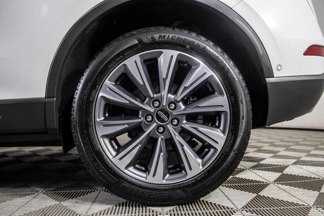 Photo of 2022 Pristine White Metallic Tri-Coat Lincoln Corsair