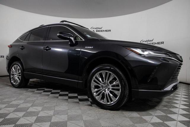 Photo of 2021 Black Toyota Venza