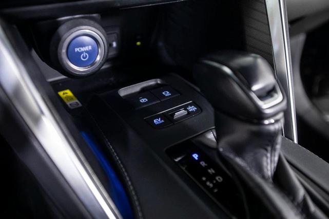 Photo of 2021 Black Toyota Venza