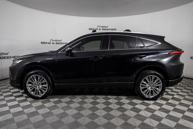 Photo of 2021 Black Toyota Venza