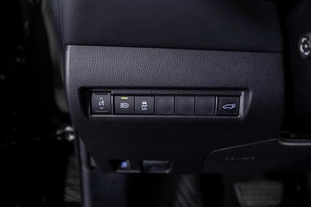 Photo of 2021 Black Toyota Venza