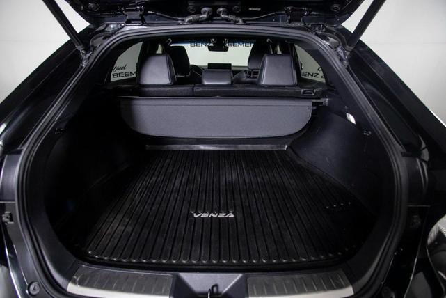 Photo of 2021 Black Toyota Venza