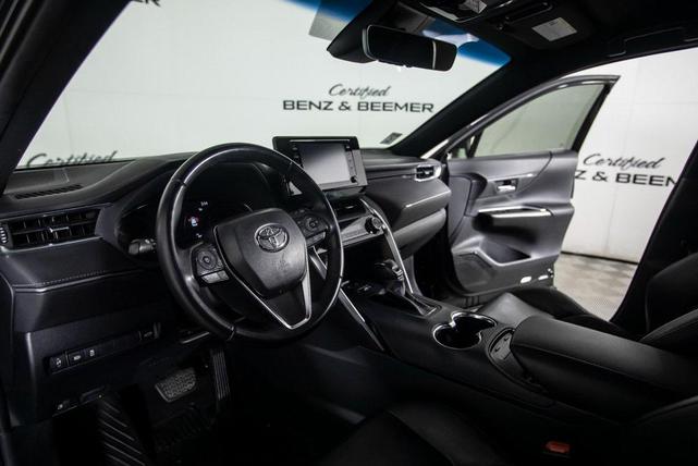 Photo of 2021 Black Toyota Venza