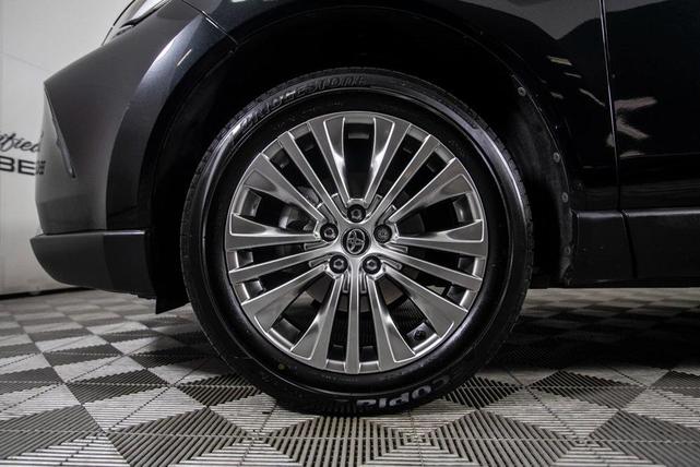 Photo of 2021 Black Toyota Venza