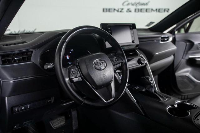 Photo of 2021 Black Toyota Venza