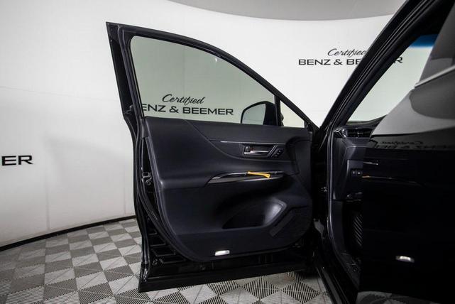 Photo of 2021 Black Toyota Venza