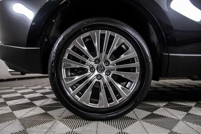 Photo of 2021 Black Toyota Venza