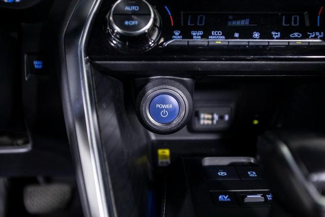 Photo of 2021 Black Toyota Venza