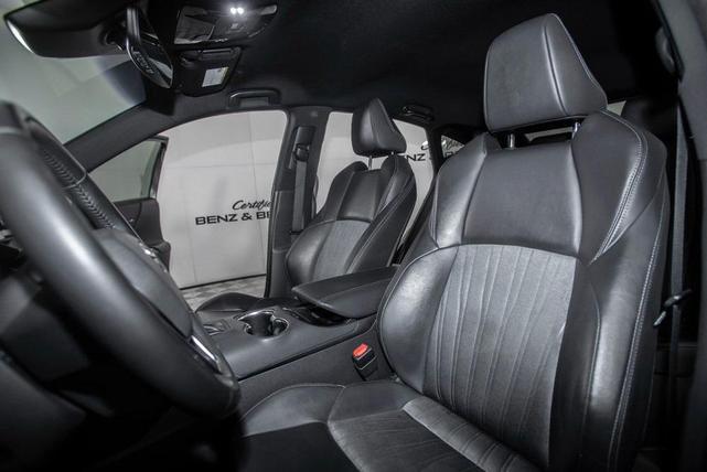 Photo of 2021 Black Toyota Venza